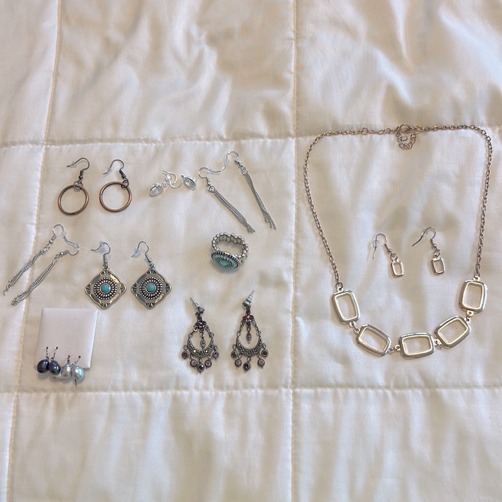Assorted jewelry